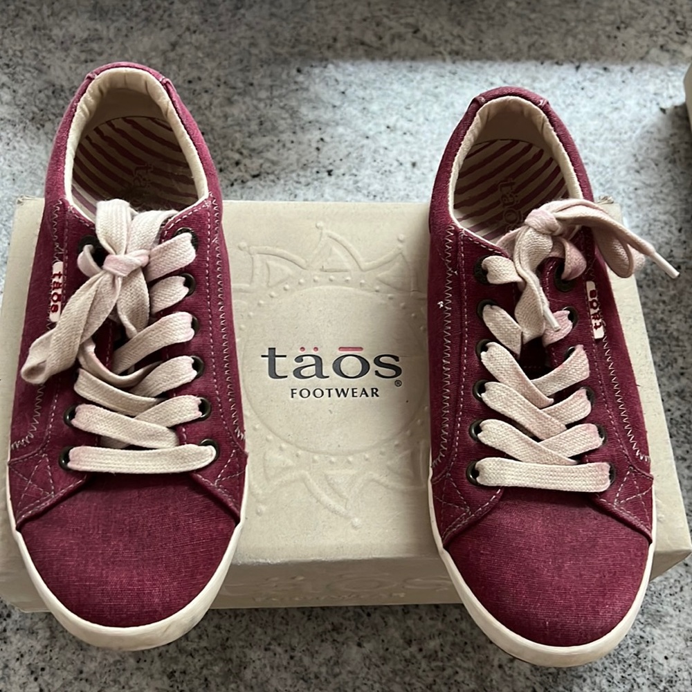 Ruby Red washed canvas Taos, sz 7.5